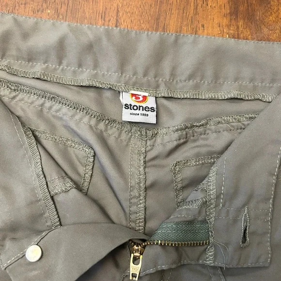 Three Stones. Pre-Loved, Excellent Condition. - Picture 6 of 7